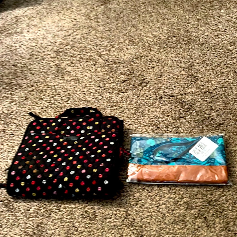 Unused/Brand New Vera Bradley Cosmetic Hanging Bag and Jade Oil Wristlet Carrier
